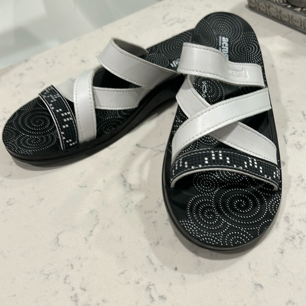 Nwot Great Name Brand Slide Ons Size 39